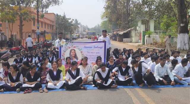 ଦୁର୍ଘଟଣାରେ ଆୟୁର୍ବେଦ ଡାକ୍ତରୀ ଛାତ୍ରୀଙ୍କ ମୃତ୍ୟୁ