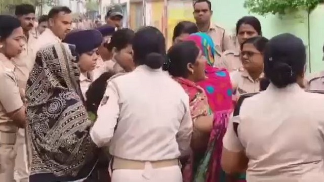ସ୍କୁଲ ବନ୍ଦକୁ ନେଇ ଦୁଇ ସାହି ମୁହାଁମୁହିଁ