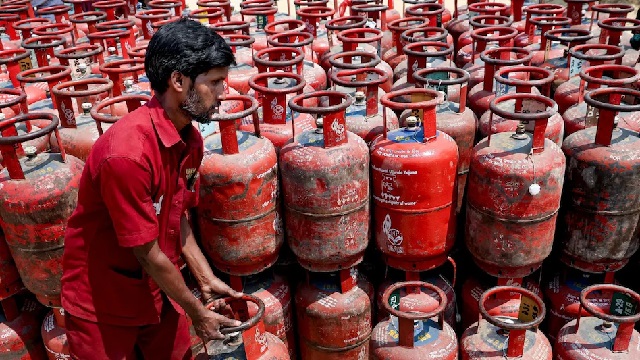 PNG ଗ୍ୟାସ୍ ଥିଲେ ମିଳିବନି LPG ସିଲିଣ୍ଡର