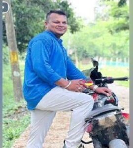 ପୋଲିସ ପରିଚୟ ଦେଇ ଟ୍ରକରୁ ଚାନ୍ଦା ମାଗୁଥିବା ବେଳେ ଯୁବକଙ୍କୁ ବାନ୍ଧିଲା ପୋଲିସ