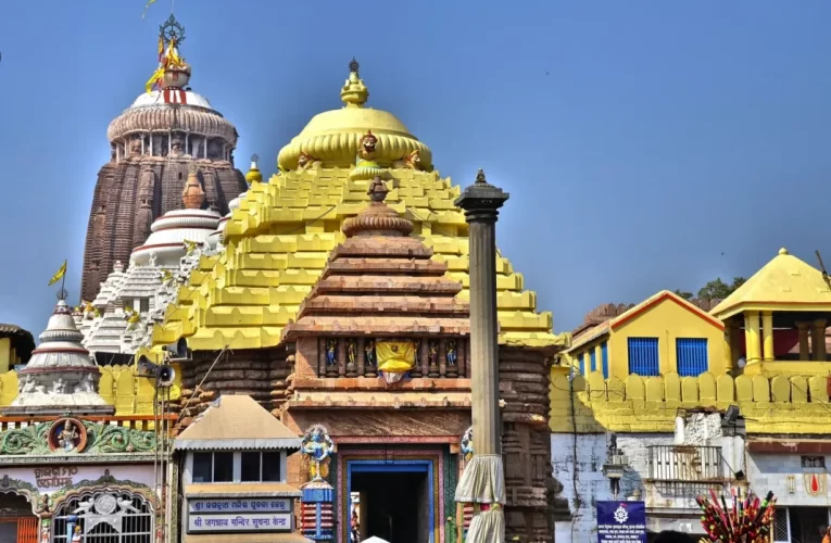 ଭିତରକାଠ ଦର୍ଶନ ପାଇଁ ଅଡ଼ି ବସିଲେ ସେବାୟତ, ନୀତିକାନ୍ତି ବିଳମ୍ବ