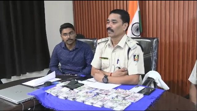 କାରରୁ ୮ଲକ୍ଷର ନକଲି ନୋଟ ଜବତ, ୨ ଗିରଫ