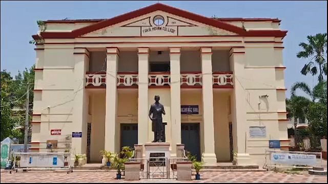 ଛାତ୍ରୀଙ୍କ ଅଭିଯୋଗ ପରେ ହଟିଲେ FM କଲେଜର ଓଡ଼ିଆ ବିଭାଗ ମୁଖ୍ୟ