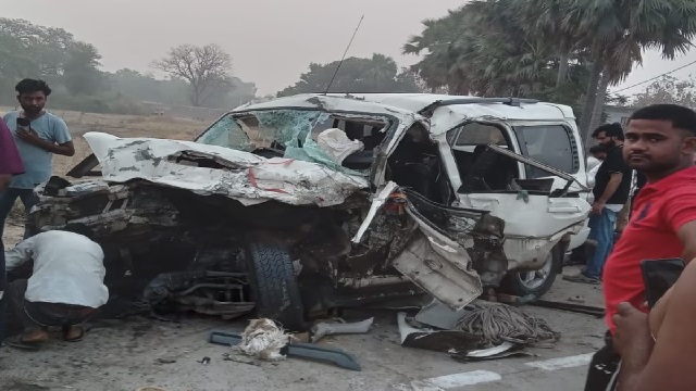 ଟ୍ରଲର ସହ ଧକ୍କା ହେଲା ସ୍କୋର୍ପିଓ, ଏକାସାଙ୍ଗରେ ଚାଲିଗଲା ଗୋଟିଏ ପରିବାରର ୫ ଜୀବନ