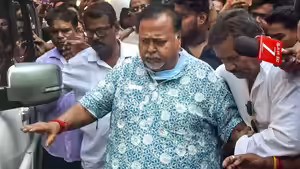 ବଙ୍ଗରେ ନିର୍ବାଚନ ତାତି ; ପୂର୍ବତନ ଶିକ୍ଷା ମନ୍ତ୍ରୀ ପାର୍ଥ ଚାଟାର୍ଜୀଙ୍କ ଘରେ ଇଡି ରେଡ୍
