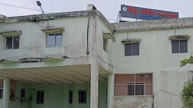 ମହିଳା ଶୌଚାଳୟରେ ସ୍ପାଏ କ୍ୟାମେରା ଲଗାଇ ଚାକିରିରୁ ବିଦା ହେଲେ ସରକାରୀ ବାବୁ