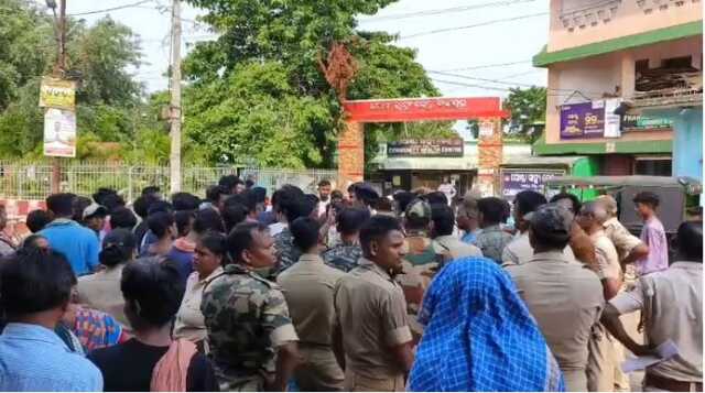 ପ୍ରସୂତୀଙ୍କ ମୁତ୍ୟୁ ଘଟଣାରେ ଡାକ୍ତରଙ୍କ ଗିରଫ ଦାବିରେ ମେଡିକାଲ ଆଗରେ ଧାରଣା