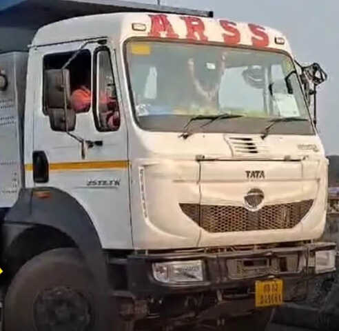 ଖଣି ବିଭାଗର ଚଢାଉ: ୧୧ ହାଇଓ୍ବା ଓ ୪ ଟ୍ରାକ୍ଟର ଜବତ