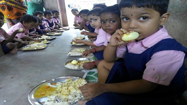 ପ୍ରବଳ ଗ୍ରୀଷ୍ମ ପ୍ରବାହ: ଅଙ୍ଗନବାଡି କେନ୍ଦ୍ର ବନ୍ଦ, ଗର୍ଭବତୀ ଓ ଶିଶୁଙ୍କ ଘରେ ଖାଦ୍ୟ ପହଞ୍ଚାଇବାକୁ ନିର୍ଦ୍ଦେଶ
