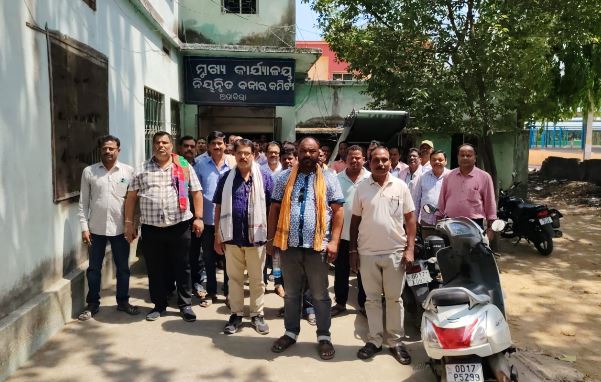 ବକେୟା ଦରମା ନ ଦେଲେ ସପରିବାର ଧାରଣାରେ ବସିବେ ଆରଏମସି କର୍ମଚାରୀ