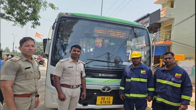 ଆମ ବସରେ ନିଆଁ, ଅଳ୍ପକେ ବର୍ତ୍ତିଲେ ଯାତ୍ରୀ