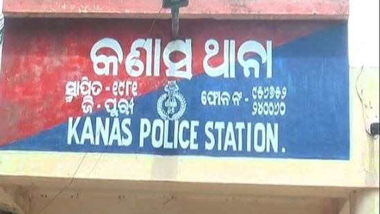 ମାଛ ବଜାରରେ ଯୁବକଙ୍କୁ ଗୋଡାଇ ଗୋଡାଇ ହାଣିବା ଘଟଣା: କଣାସ ଥାନାର ୩ ଏଏସ୍‌ଆଇଙ୍କ ବଦଳି, ୪ ଗିରଫ