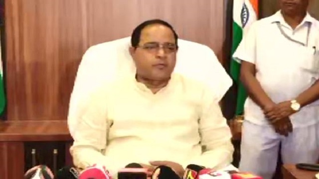 ଗୁଜବ ଉପରେ ଗୁରୁତ୍ବ ଦିଅନ୍ତୁ ନାହିଁ, ପେଟ୍ରୋଲ ସଙ୍କଟ ନେଇ ଯୋଗାଣ ମନ୍ତ୍ରୀଙ୍କ ପ୍ରିତିକ୍ରିୟା