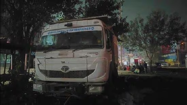 ଶୋଇଥିବାବେଳେ ଚଢିଗଲା ଡମ୍ପର: ୪ ମୃତ, ଜଣେ ଆହତ