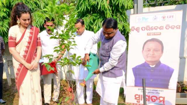 ମୁଖ୍ୟମନ୍ତ୍ରୀଙ୍କ ସହ ବୃକ୍ଷରୋପଣ କଲେ ସାଂସଦ କଙ୍ଗନା ରଣାୱତ