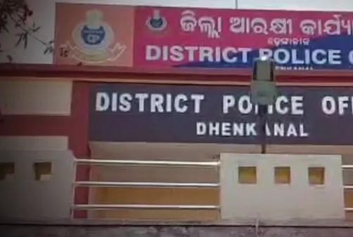 ଢେଙ୍କାନାଳ ଏସ୍‌ପି ଅଫିସ୍‌ ସମ୍ମୁଖରେ ବାପ-ପୁଅଙ୍କ ଆତ୍ମାହୁତି ଉଦ୍ୟମ, ଉଭୟଙ୍କୁ କାବୁ କଲା ପୋଲିସ