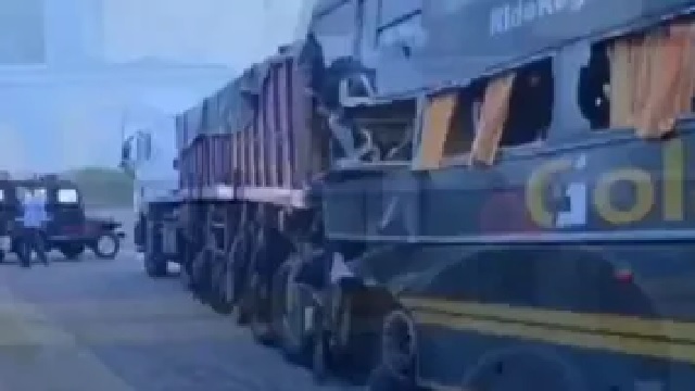 ଟ୍ରଲରକୁ ଧକ୍କା ଦେଲା ବସ୍: ୪ ମୃତ, ୨୫ ଆହତ