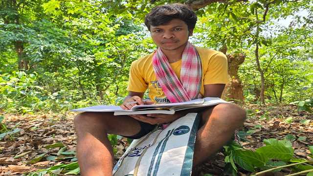 ଯୁକ୍ତ ୨ ରେ ୮୫ ପ୍ରତିଶତ ମାର୍କ ରଖି ଛେଳି ଚରାଉଛନ୍ତି ଛାତ୍ର, ଆଗକୁ ପଢ଼ିବା ପାଇଁ ନାହିଁ ଅର୍ଥ