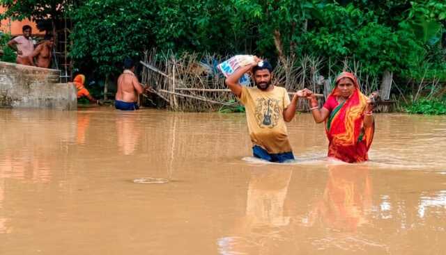 ବନ୍ୟା ଘେରରେ କେନ୍ଦ୍ରାପଡ଼ା ଜିଲ୍ଲାର ୭ ବ୍ଲକ; ସ୍ବାସ୍ଥ୍ୟସେବା ଯୋଗାଉଛନ୍ତି ୮ ମେଡିକାଲ ଟିମ୍‌