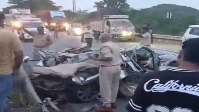 କାରକୁ ଧକ୍କା ଦେଲା ବସ୍, ୨ ଶିଶୁ ସମେତ ୪ ମୃତ