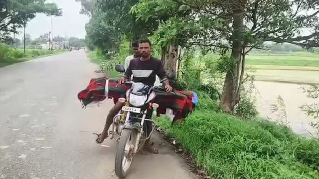 ମିଳିଲାନି ସ୍ବର୍ଗ ରଥ, ବାଇକରେ ବୁହା ହେଲା ମୃତଦେହ