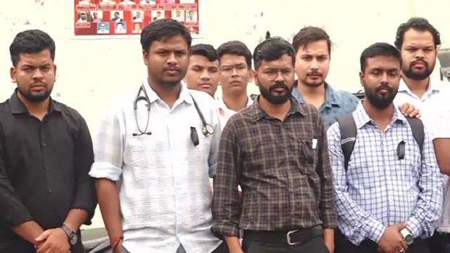 ୧୦ ଦଫା ଦାବି ନେଇ ଡାକ୍ତରଙ୍କ ଆନ୍ଦୋଳନ, କଳାବ୍ୟାଜ ପିନ୍ଧି କରୁଛନ୍ତି ରୋଗୀ ସେବା