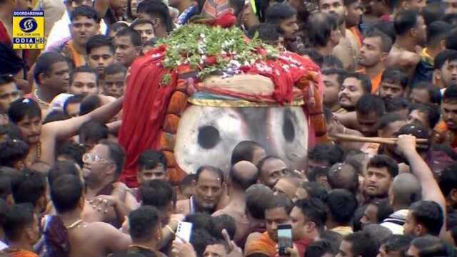 ବିନା ଟାହିଆରେ ବଡ଼ଦାଣ୍ଡକୁ ଆସିଲେ ମହାପ୍ରଭୁ ଶ୍ରୀଜଗନ୍ନାଥ !, ଅବହେଳାକୁ ନେଇ ପ୍ରଶ୍ନବାଚୀ