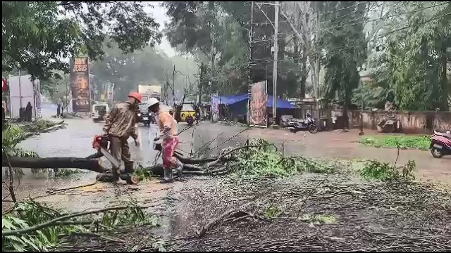 ଲଗାଣ ବର୍ଷାରେ ଜନଜୀବନ ଅସ୍ତବ୍ୟସ୍ତ, ଭୂସ୍ଖଳନ ଆଶଙ୍କା