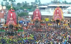 ବର୍ଷା ଭିଜା ବଡ଼ଦାଣ୍ଡରେ ଭକ୍ତିର ମହାମିଳନ: ଶ୍ରୀକ୍ଷେତ୍ରରେ ଗଡ଼ିଲା ତିନି ରଥ, ଜନସମୁଦ୍ର ପାଲଟିଲା ପୁରୀ
