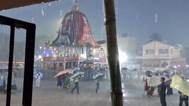 ପ୍ରବଳ ବର୍ଷା ଯୋଗୁ ତାଳଧ୍ବଜ ରଥର ଦକ୍ଷିଣମୋଡ଼ ସ୍ଥଗିତ