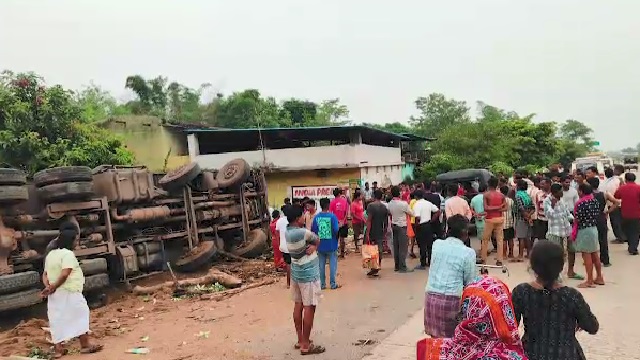 ଘର ଭିତରେ ପଶିଗଲା ଟ୍ରକ, ମା ମୃତ ଓ ଶିଶୁ ଗୁରୁତର