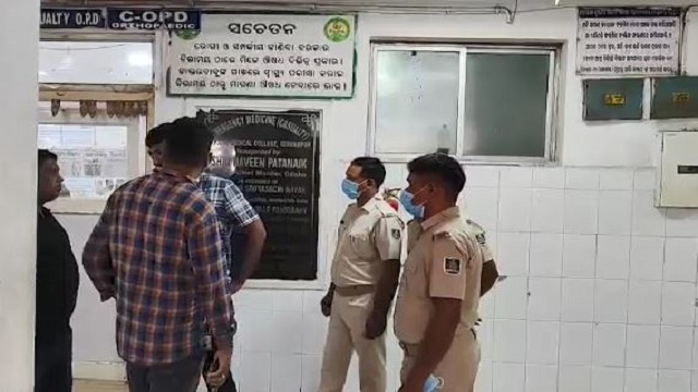 ପେଟ୍ରୋଲ ଢାଳି ମହିଳାଙ୍କ ଆତ୍ମାହୁତି ଉଦ୍ୟମ ! ଅବସ୍ଥା ଗୁରୁତର