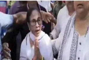 ମମତା ବାନାର୍ଜୀଙ୍କ କାଫଲା ଉପରେ ପଥର ମାଡ଼