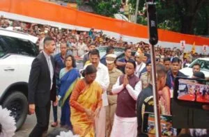 ତପ୍ତପାଣିରେ ମା’ କନ୍ଧୁଣୀ ଦେବୀ ମନ୍ଦିରରେ ପୂଜାର୍ଚ୍ଚନା କଲେ ରାଷ୍ଟ୍ରପତି