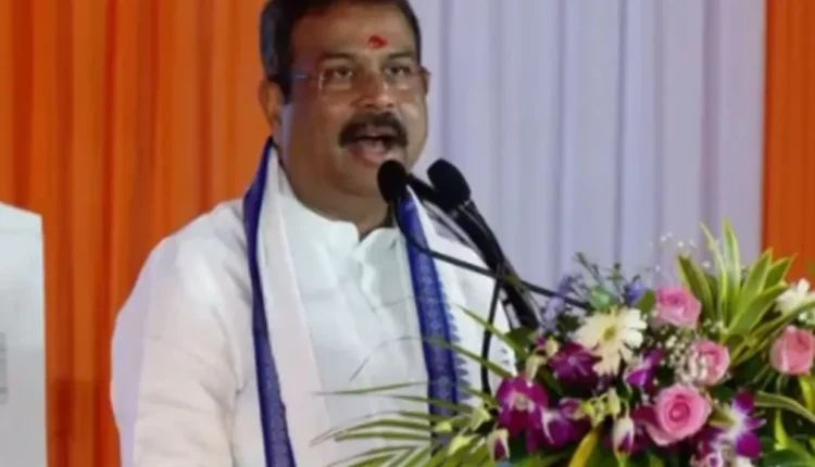‘ଗୋ-ବ୍ୟାକ୍’ ନାରାକୁ ନେଇ ନବୀନଙ୍କ ଉପରେ ବର୍ଷିଲେ ଧର୍ମେନ୍ଦ୍ର