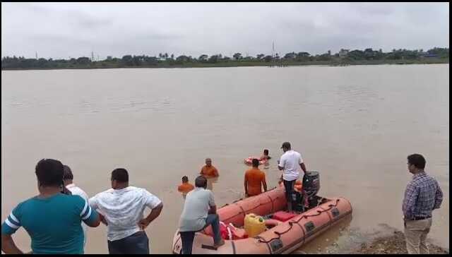 ନଦୀରେ ଭାସିଗଲେ ୨ ଯୁବକ : ଜଣଙ୍କ ମୃତଦେହ ଉଦ୍ଧାର, ଆଉ ଜଣେ ନିଖୋଜ