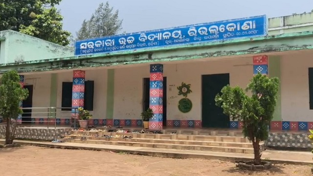 ଛାତ୍ରାବାସରେ ନବମ ଶ୍ରେଣୀର ୨୭ ଛାତ୍ରଙ୍କୁ ନିସ୍ତୁକ ମାଡ ମାରିଲେ ଜଣେ ଦଶମ ଛାତ୍ର
