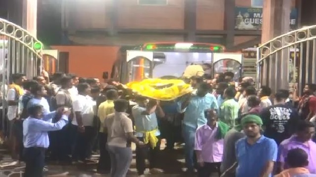 ସ୍ୱର୍ଗଦ୍ୱାରରେ ଏକାଠି ଜଳିଲା ମଧ୍ୟପ୍ରଦେଶରେ ପ୍ରାଣ ହରାଇଥିବା ୭ ଓଡ଼ିଆଙ୍କ ଜୁଇ