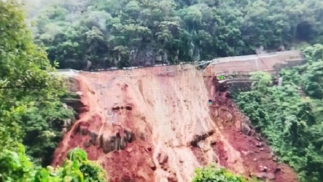 ଭୂସ୍ଖଳନ: କଳିଙ୍ଗା ଘାଟିରେ ଭୁଶୁଡ଼ିଲା ନିର୍ମାଣଧୀନ ଗାର୍ଡୱାଲ୍