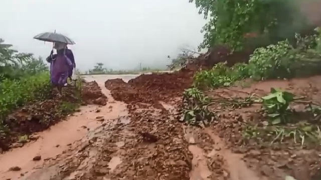 ପ୍ରବଳ ବର୍ଷା ଯୋଗୁଁ ମାଲକାନଗିରିରେ ଭୂସ୍ଖଳନ