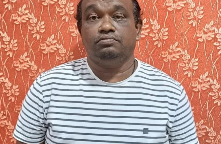 ଭିଜିଲାନ୍ସ ଜାଲରେ ସମ୍ବଲପୁର ଫ୍ୟାକ୍ଟ୍ରିଜ୍ ଆଣ୍ଡ ବଏଲର୍ସ ବିଭାଗର ସହକାରୀ ନିର୍ଦ୍ଦେଶକ, ୭ ସ୍ଥାନରେ ଚଢ଼ାଉ