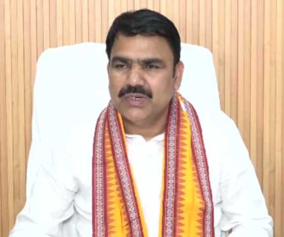 ପ୍ରଥମରୁ ଅଷ୍ଟମ ବହିରେ ୧,୭୪୧ ତ୍ରୁଟି ଚିହ୍ନଟ; ବିଧାନସଭାରେ ସ୍ୱୀକାର କଲେ ମନ୍ତ୍ରୀ