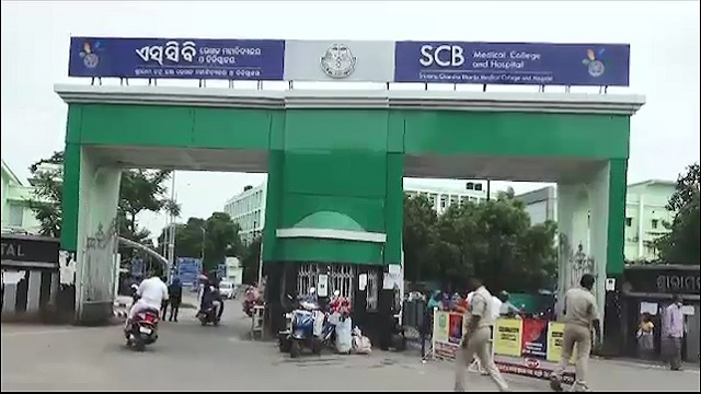 SCB ମାନସିକ ରୋଗ ବିଭାଗରେ ସୁରକ୍ଷାକର୍ମୀ ଓ ଆଟେଣ୍ଡାଣ୍ଟଙ୍କ ମାଡ଼ରେ ରୋଗୀଙ୍କ ମୃତ୍ୟୁ ଅଭିଯୋଗ