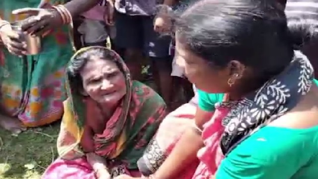 ବନ୍ୟା ସ୍ରୋତରେ ୨୫ କି.ମି ଭାସିଗଲେ ବୃଦ୍ଧା, ଉଦ୍ଧାର କଲେ ସ୍ଥାନୀୟ ଲୋକ