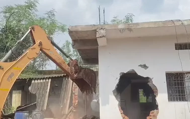 ଅନ୍ତଃରାଜ୍ୟ ଅପରାଧୀ ଟୁନା ହରିଜନ ଘରେ ବୁଲଡୋଜର ଆକ୍ସନ