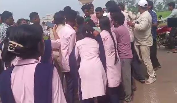 ପଟ୍ଟାମୁଣ୍ଡାଇ ୟୁ କେ ମହାବୀର କଲେଜରେ ଦୁଇ ଗୋଷ୍ଠୀ ମଧ୍ୟରେ ଉତ୍ତେଜନା: ନିର୍ବାଚନ ବାତିଲ, ସାଇନ୍ ଡାଏ ଘୋଷଣା