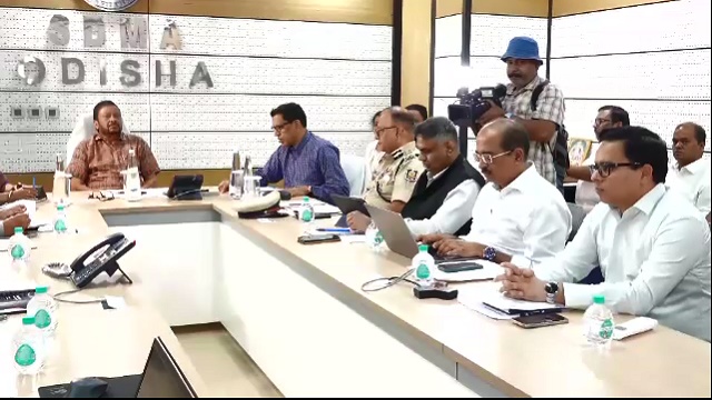 ବାତ୍ୟା ମୁକାବିଲା ପାଇଁ ରାଜ୍ୟ ସରକାର ସଜାଗ, ଅଧିକାରୀଙ୍କ ଛୁଟି ବାତିଲ୍