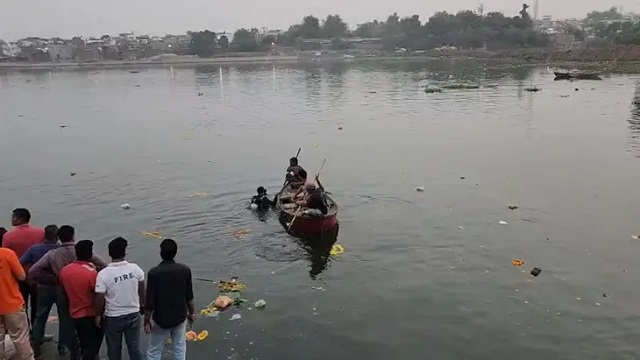 ମୂର୍ତ୍ତି ବିସର୍ଜନ ବେଳେ ଓଲଟିଲା ଡଙ୍ଗା, ବୁଡ଼ିଗଲେ ୪ ଯୁବକ