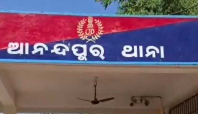 ପାର୍ବଣ ପୂର୍ବରୁ ଆକ୍ସନ ମୋଡରେ କେନ୍ଦୁଝର ପୋଲିସ, ପାଟ୍ରୋଲିଂ ବେଳେ ଦେଶୀ ବନ୍ଧୁକ ଓ ଗୁଳି ଜବତ