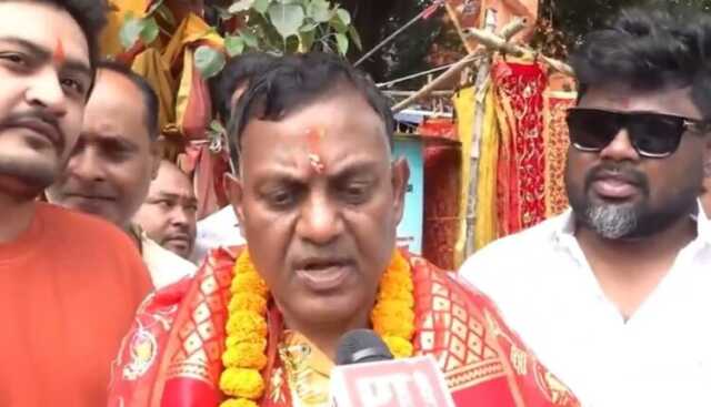 ଦାୟିତ୍ୱଗ୍ରହଣ କଲେ ରାଜ୍ୟପାଳ ବ୍ରଜ ମୋହନ ରାମ, ବିଜେପି ସପକ୍ଷରେ ଭୋଟ୍ ଜୁଟାଇବା ବୟାନକୁ ନେଇ ବିବାଦ